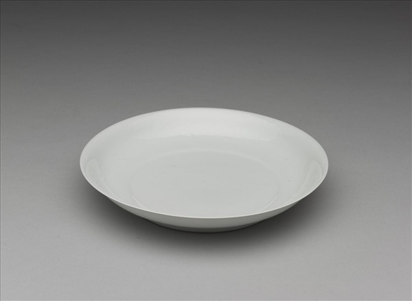 甜白釉雲鳳紋盤