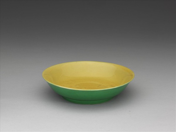 綠釉黃裏碟