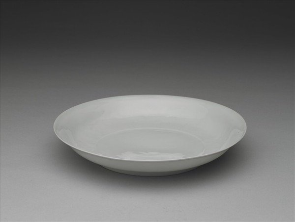 甜白釉雲龍紋盤