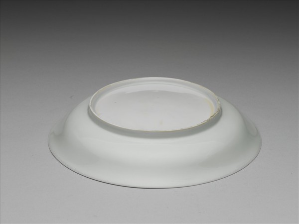 甜白釉雲龍紋盤