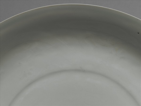 甜白釉雲龍紋盤