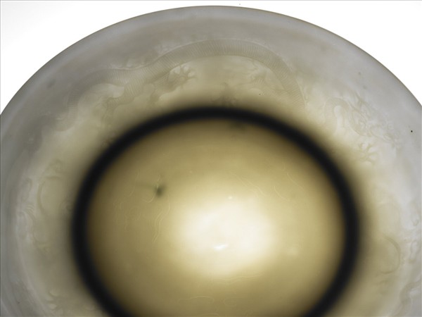 甜白釉雲龍紋盤