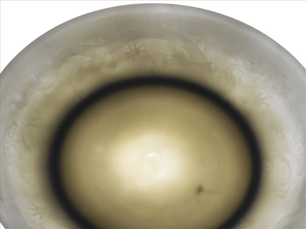 甜白釉雲龍紋盤