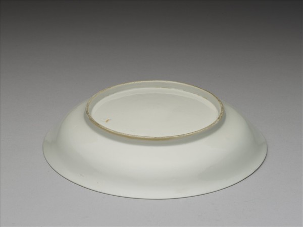 甜白釉雲龍紋盤