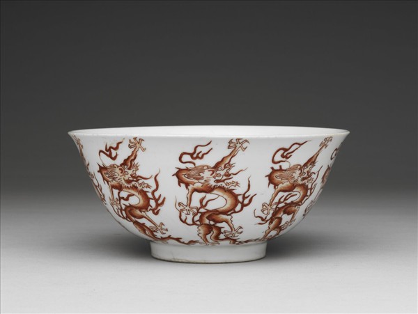 描紅九龍紋碗