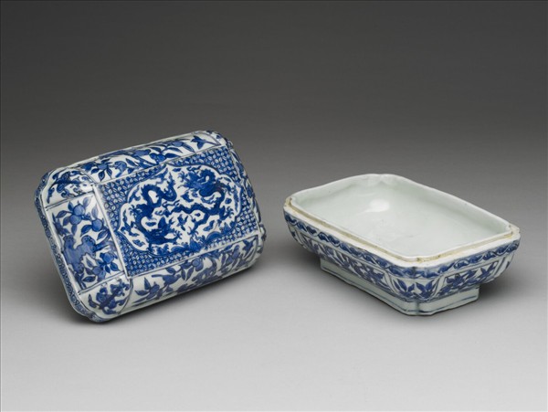 青花花果龍紋長方盒