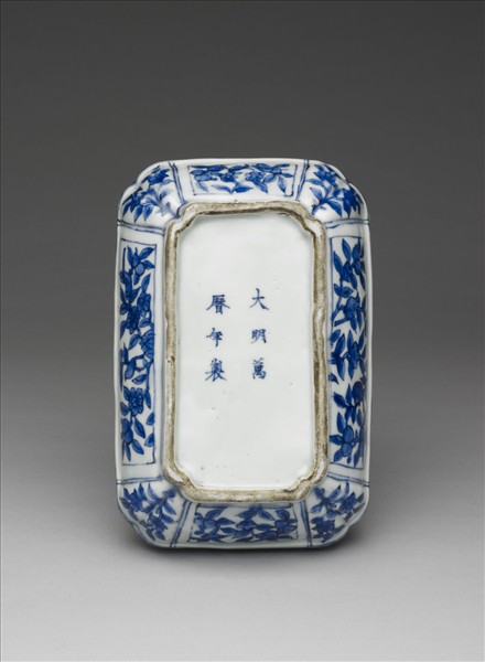 青花花果龍紋長方盒