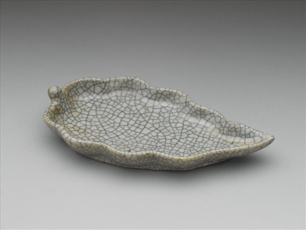 青瓷葉形盤