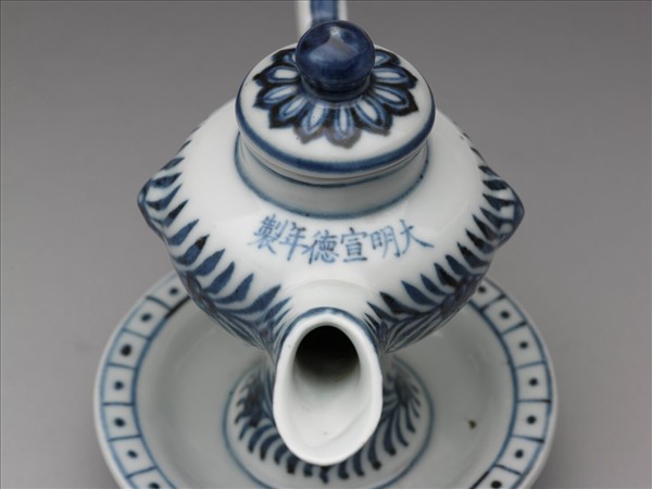 青花花卉紋燈