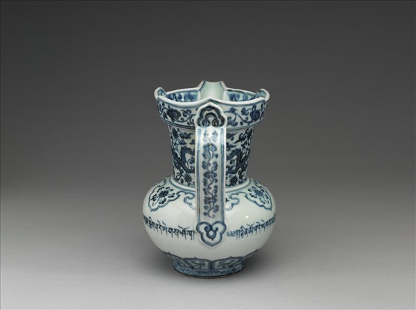 青花藏文穿蓮雙龍紋僧帽壺