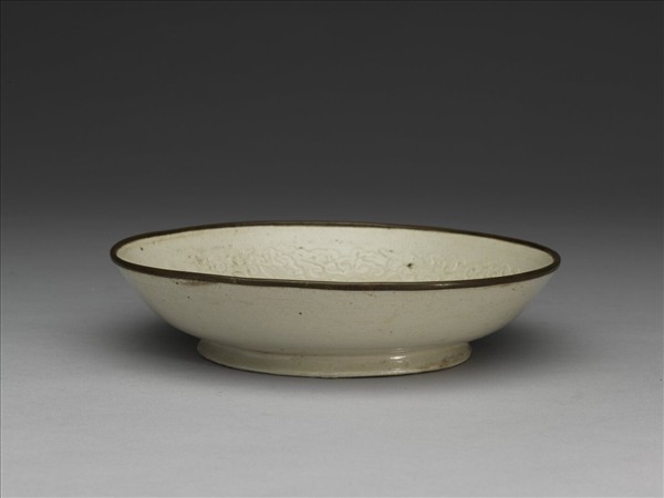 定窯 白瓷印花蓮塘雙魚紋盤