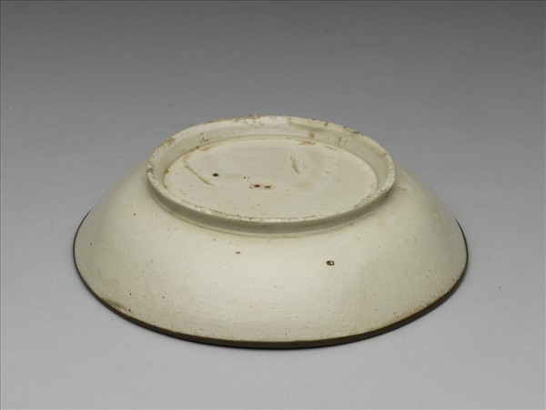 定窯 白瓷印花蓮塘雙魚紋盤