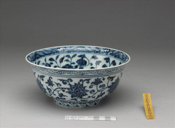 青花四季花卉紋碗