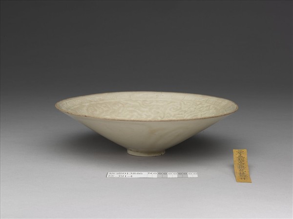 定窯 白瓷印花花卉紋碗