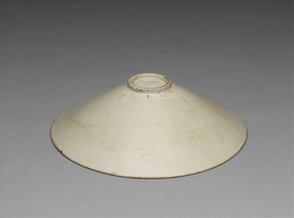 定窯 白瓷印花花卉紋碗