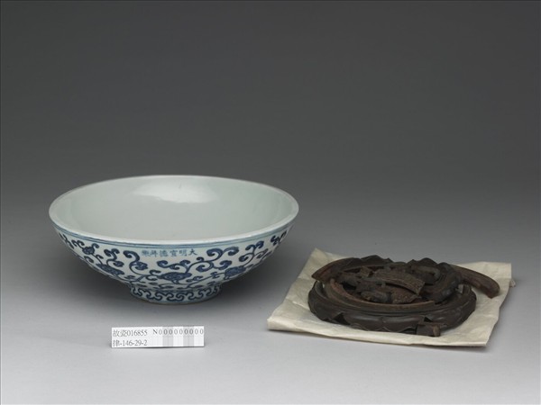 青花靈芝紋大碗