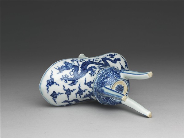 青花雲龍紋爵杯