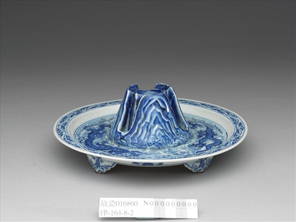 青花波濤龍紋爵托盤