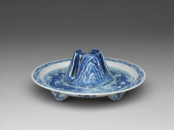 青花波濤龍紋爵托盤