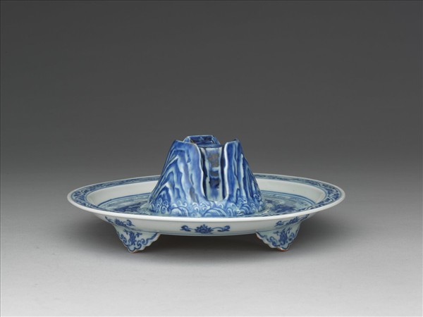 青花波濤龍紋爵托盤