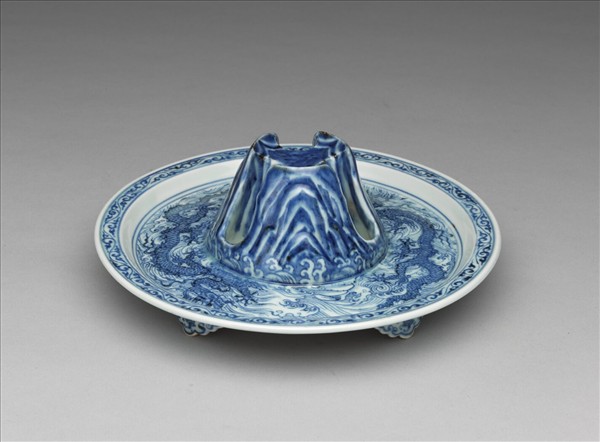 青花波濤龍紋爵托盤