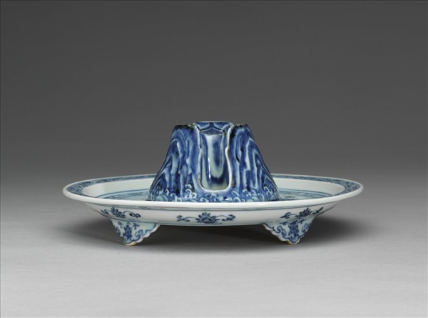 青花波濤龍紋爵托盤