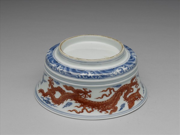 青花礬紅雲龍紋合碗