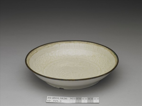 定窯 白瓷印花雙螭紋盤