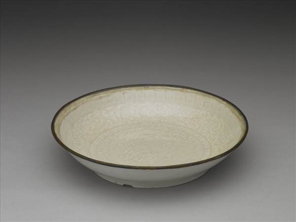 定窯 白瓷印花雙螭紋盤