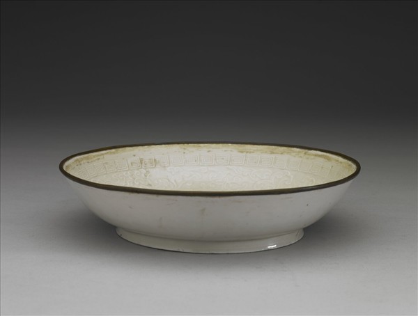 定窯 白瓷印花雙螭紋盤