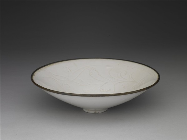 定窯 白瓷劃花蓮花紋碗