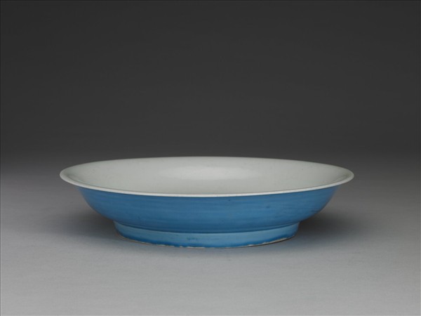 孔雀綠釉暗花龍紋盤