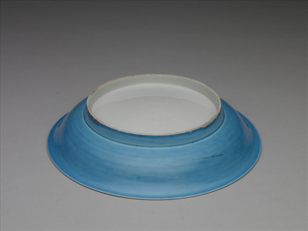 孔雀綠釉暗花龍紋盤