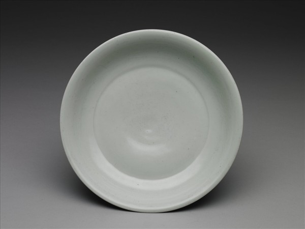 孔雀綠釉暗花龍紋盤