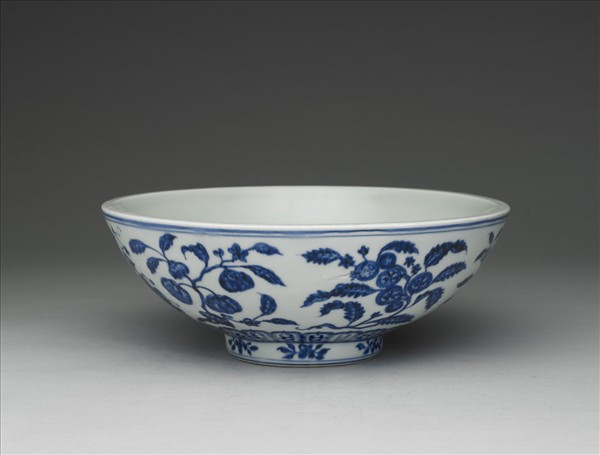 青花折枝花果紋大碗