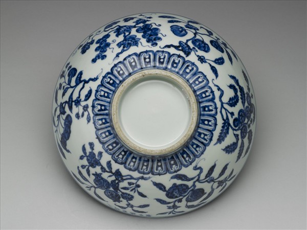 青花折枝花果紋大碗