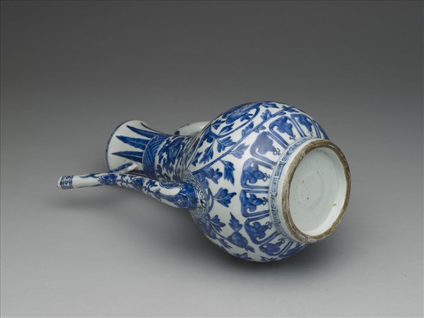 青花牡丹紋執壺