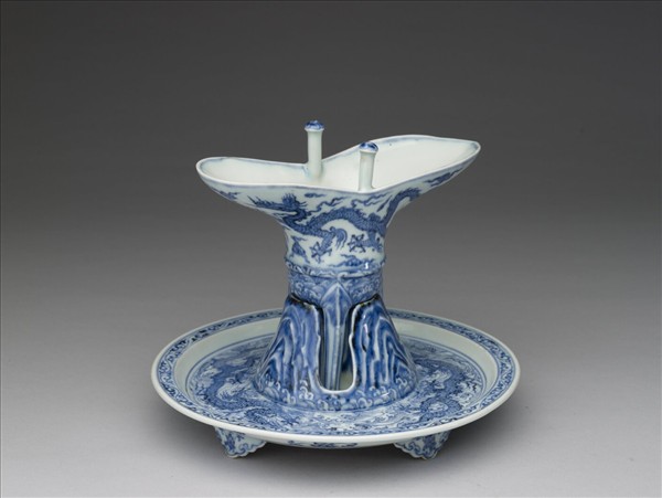 青花波濤龍紋爵托盤