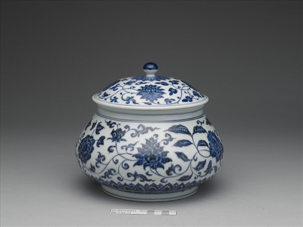 青花四季花卉紋蓋罐