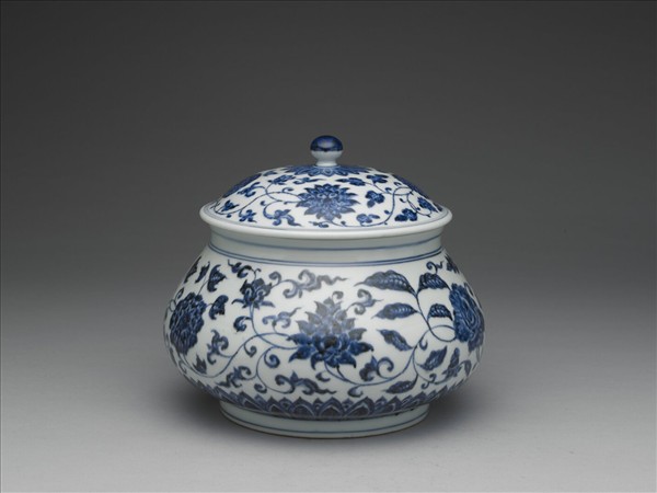 青花四季花卉紋蓋罐