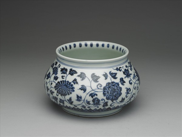 青花四季花卉紋蓋罐