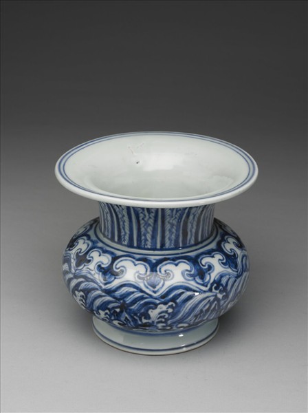 青花波濤蕉葉紋渣斗