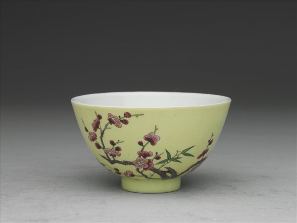 琺瑯彩綠地梅竹先春圖鍾