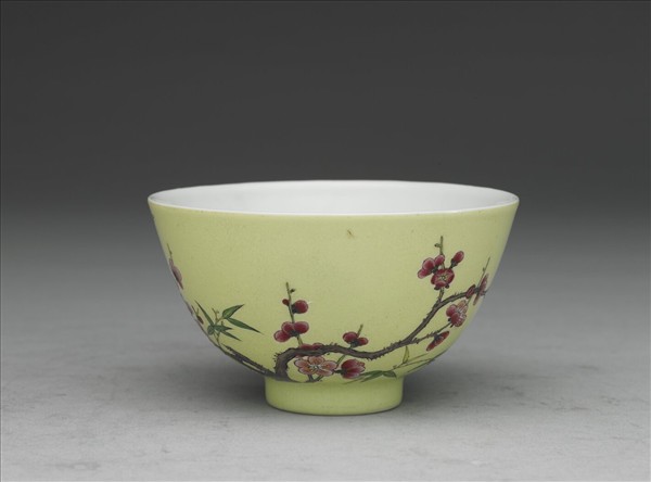 琺瑯彩綠地梅竹先春圖鍾