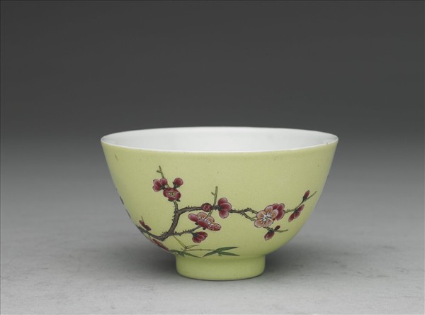 琺瑯彩綠地梅竹先春圖鍾