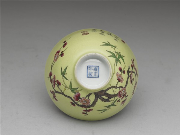 琺瑯彩綠地梅竹先春圖鍾