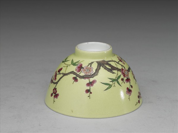 琺瑯彩綠地梅竹先春圖鍾