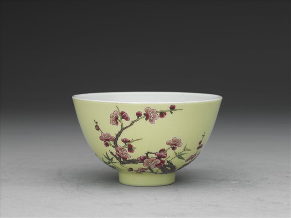 琺瑯彩綠地梅竹先春圖鍾