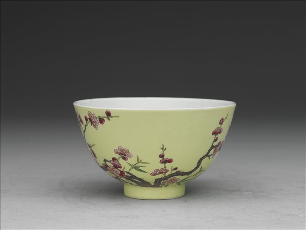 琺瑯彩綠地梅竹先春圖鍾