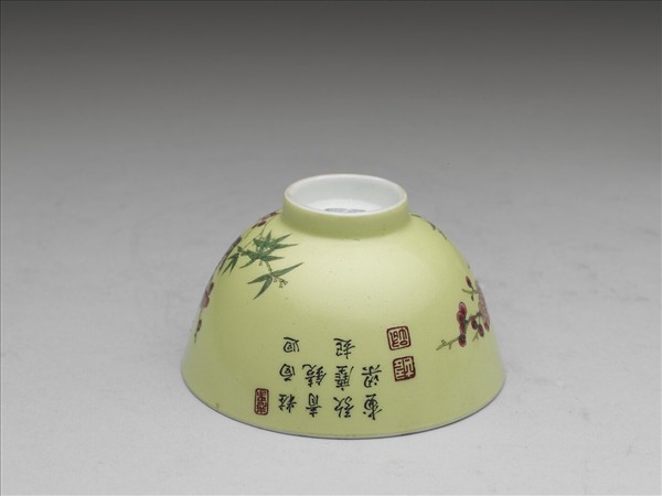 琺瑯彩綠地梅竹先春圖鍾